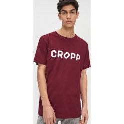 Koszulka Cropp basic - Bordowy. Czerwone koszulki męskie Cropp, s, bez wzorów, bez kołnierzyka, bez rękawów. Za 29,99 zł.