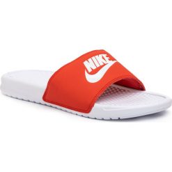 Klapki NIKE - Benassi Jdi 343880 106 White/White/Mystic Red. Czerwone klapki męskie Nike, bez wzorów, ze skóry ekologicznej. Za 119,00 zł.