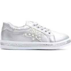 Srebrne Buty Sportowe Uncouple. Szare buty sportowe dziewczęce marki Born2be, z materiału, z okrągłym noskiem, na zamek. Za 59,99 zł.