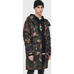 Parka z kapturem moro - Khaki. Brązowe parki męskie Cropp, s, moro, z kapturem. Za 199,99 zł.