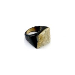 InspiRING High Czarny rozmiar 19. Czarne pierścionki damskie marki Brazi druse jewelry, z agatem. Za 270,00 zł.