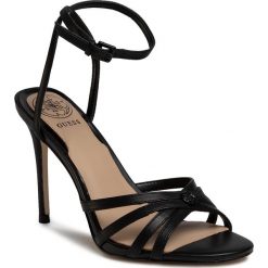 Sandały GUESS - Kalista FL6KAA LEA03 BLACK. Czarne klapki damskie Guess, z aplikacjami, ze skóry ekologicznej, bez obcasa, na obcasie. W wyprzedaży za 289,00 zł.