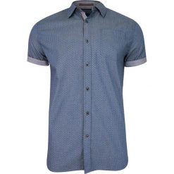 Jeansowa Koszula Męska Bawełniana -JUST YUPPI- Casualowa, Krótki Rękaw, Niebieska, w Drobny Wzór KSKCJTYUP10031kol7jeans. Niebieskie koszule męskie Just Yuppi, m, bez wzorów, z bawełny, casualowe, bez kołnierzyka, z krótkim rękawem. Za 99,00 zł.