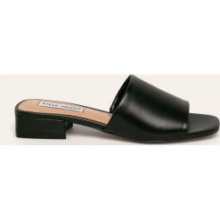Steve Madden - Klapki skórzane Delish. Czarne klapki damskie Steve Madden, bez wzorów, ze skóry, bez obcasa, na obcasie. Za 389,90 zł.