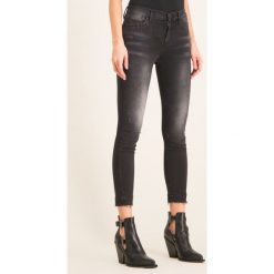 Jeansy Skinny Fit Pinko Sabrina PE 20 PDEN 1J10CR Y62D. Czarne jeansy damskie Pinko, bez wzorów, z elastanu. W wyprzedaży za 489,00 zł.