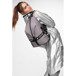 Plecak miejski PCU250 - jasny róż. Różowe plecaki męskie w paski, eleganckie. W wyprzedaży za 49,99 zł.