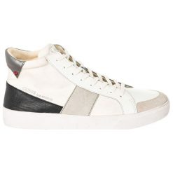 Skórzane sneakersy w kolorze białym. Białe trampki męskie Guess, bez wzorów, ze skóry, na sznurówki. W wyprzedaży za 249,95 zł.