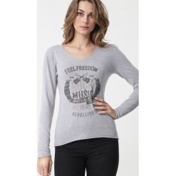 Jasnoszary Sweter Bungala. Szare swetry damskie Born2be, s, z nadrukiem, klasyczne, z długim rękawem, długie, bez kaptura. Za 99,99 zł.