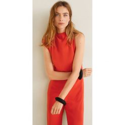 Mango - Kombinezon Allegra. Czerwone kombinezony damskie Mango, s, bez wzorów, z poliesteru, z okrągłym kołnierzem, bez rękawów. Za 269,90 zł.
