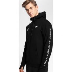 Bluza męska 4Hills BLM100 - głęboka czerń. Bluzy męskie xxl, z nadrukiem, z dzianiny, z kapturem. Za 159,99 zł.