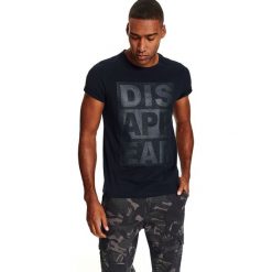 T-shirt z nadrukiem. Niebieskie t-shirty męskie Top Secret, na zimę, xl, z nadrukiem, z dzianiny, eleganckie, bez kołnierzyka, krótkie. Za 39,99 zł.
