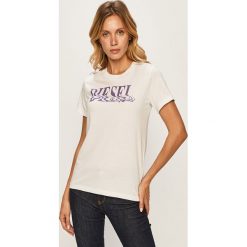 Diesel - T-shirt. Białe bluzki damskie Diesel, s, z nadrukiem, z bawełny, casualowe, z okrągłym kołnierzem, z krótkim rękawem. W wyprzedaży za 159,90 zł.