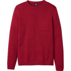 Sweter z kieszonką bonprix ciemnoczerwony. Czerwone swetry męskie bonprix, s, z okrągłym kołnierzem. Za 79,99 zł.