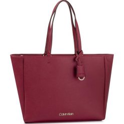 Torebka CALVIN KLEIN - Ck Task Shopper K60K606026 XCP. Czerwone torby damskie na zakupy Calvin Klein, bez wzorów, ze skóry ekologicznej, klasyczne, bez dodatków. W wyprzedaży za 489,00 zł.