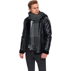 Szalik męski. Szare szaliki męskie Top Secret, na zimę, bez wzorów, z tkaniny. W wyprzedaży za 29,99 zł.