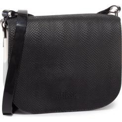 Torebka MELISSA - Essential Shoulder Bag 34182 Black 01003. Czarne listonoszki damskie Melissa, bez wzorów, z tworzywa sztucznego, klasyczne, bez dodatków. W wyprzedaży za 339,00 zł.