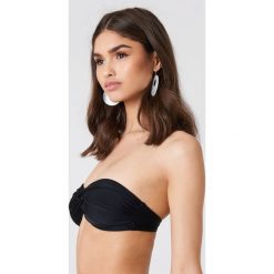 NA-KD Swimwear Góra bikini bandeau z detalem - Black. Czarne bikini NA-KD Swimwear, z haftami. Za 72,95 zł.