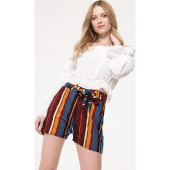 Niebieskie Szorty Be Champion. Niebieskie szorty damskie Born2be, s, w paski, z dzianiny, klasyczne, z standardowym stanem. Za 29,99 zł.