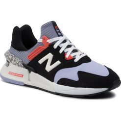 Sneakersy NEW BALANCE - WS997JCD Fioletowy Kolorowy. Fioletowe półbuty damskie New Balance, na co dzień, bez wzorów, ze skóry, bez obcasa, na płaskiej podeszwie, bez zapięcia. W wyprzedaży za 349,00 zł.