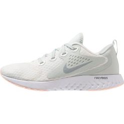 Nike Performance LEGEND REACT Obuwie do biegania treningowe summit white/wolf grey/light silver/crimson tint. Białe buty do biegania damskie marki Nike Performance, z materiału. Za 419,00 zł.