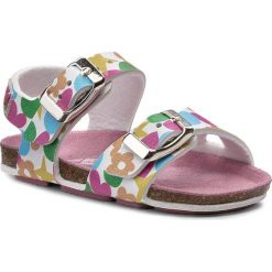 Sandały AGATHA RUIZ DE LA PRADA - 172926 C-Blanco Y Estampado Iconos (Mat Brillo). Sandały dziewczęce Agatha Ruiz de la Prada, ze skóry ekologicznej, bez zapięcia. W wyprzedaży za 99,00 zł.