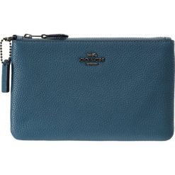 Coach SMALL WRISTLET Portfel light blue. Niebieskie portfele damskie marki Coach. Za 399,00 zł.