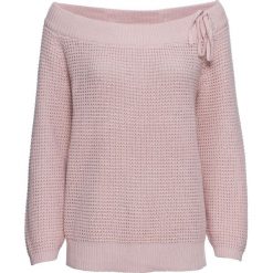 Sweter z dekoltem "carmen" ze sznurowaniem bonprix pastelowy jasnoróżowy. Różowe swetry damskie bonprix, bez wzorów, bez rękawów, bez kaptura. Za 89,99 zł.