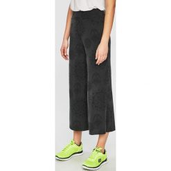 Desigual Sport - Spodnie. Szare spodnie damskie marki Desigual Sport, s, z elastanu, z podwyższonym stanem. Za 249,90 zł.