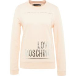 Love Moschino Bluza pink. Czerwone bluzy damskie marki Love Moschino, z elastanu. Za 599,00 zł.