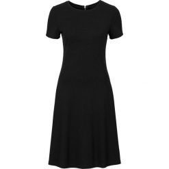 Sukienka bonprix czarny. Czarne sukienki damskie bonprix, bez wzorów, z dzianiny, eleganckie, bez kołnierzyka, bez rękawów, sportowe. Za 84,99 zł.