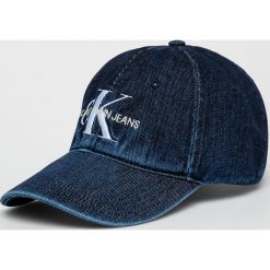 Calvin Klein Jeans - Czapka. Niebieskie czapki męskie Calvin Klein Jeans, bez wzorów, z bawełny. W wyprzedaży za 119,90 zł.