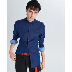 Koszula slim z kontrastowymi mankietami - Granatowy. Niebieskie koszule męskie Cropp, s, bez wzorów, z kontrastowym kołnierzykiem, bez rękawów. W wyprzedaży za 29,99 zł.