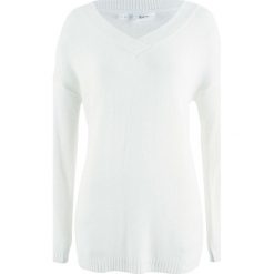 Sweter oversize z głębokim dekoltem w serek bonprix biel wełny. Białe swetry oversize damskie bonprix, z wełny. Za 37,99 zł.