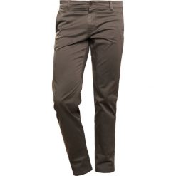 Chinosy męskie: BOSS CASUAL SCHINO Chinosy dark green