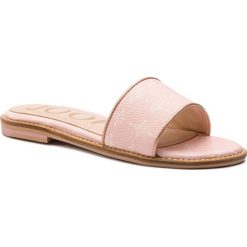 Klapki JOOP! - Liliana 4140004487 Rose 304. Różowe klapki damskie JOOP!, bez wzorów, ze skóry ekologicznej, bez obcasa, na obcasie. W wyprzedaży za 279,00 zł.