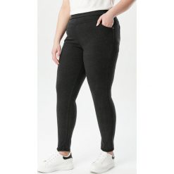 Czarne Spodnie Jegginsy Olesesis. Czarne jeansy damskie Born2be, xl, bez wzorów. W wyprzedaży za 54,99 zł.