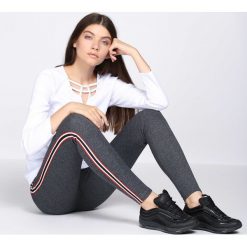 Ciemnoszare Legginsy Alice. Czerwone legginsy marki Born2be, s. Za 39,99 zł.