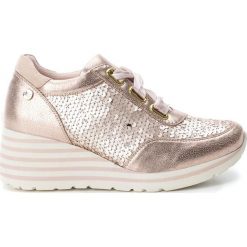 Buty ślubne damskie: Sneakersy w kolorze cielistym na koturnie