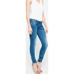 Pepe Jeans - Jeansy. Niebieskie jeansy damskie skinny marki Pepe Jeans, m, z elastanu, z obniżonym stanem. W wyprzedaży za 219,90 zł.