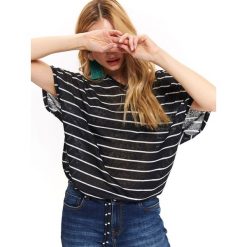 BLUZKA KIMONO W PASKI. Czarne bluzki damskie Top Secret, w paski, bez kołnierzyka, z krótkim rękawem. Za 69,99 zł.