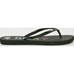 Roxy - Japonki. Różowe sandały dziewczęce Roxy, z materiału, bez zapięcia. W wyprzedaży za 59,90 zł.