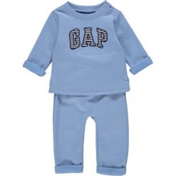2-częściowy zestaw w kolorze błękitnym. Niebieskie bluzy niemowlęce Gap Kids, z aplikacjami, bez rękawów, bez kaptura. W wyprzedaży za 82,95 zł.
