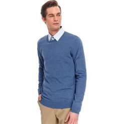 Sweter gładki. Niebieskie swetry męskie Top Secret, na wiosnę, s, bez wzorów, eleganckie, z klasycznym kołnierzykiem, bez kaptura. Za 79,99 zł.
