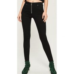 Spodnie slim z wysokim stanem - Czarny. Czarne spodnie z wysokim stanem marki Sinsay. Za 79,99 zł.