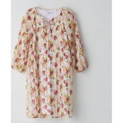 Szyfonowa sukienka mini -. Sukienki damskie Cropp, s, bez wzorów, z szyfonu, bez kołnierzyka, bez rękawów, mini. Za 99,99 zł.