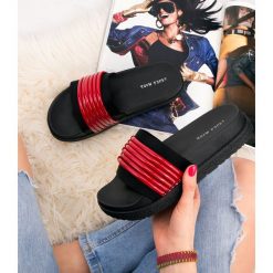 Klapki damskie Laura Mode WL035 Czerwone. Czerwone klapki damskie LAURA MODE, bez wzorów, z tkaniny, bez obcasa. Za 69,00 zł.