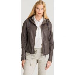 KURTKA Aeronautica Militare. Kurtki damskie Aeronautica Militare, bez wzorów, ze skóry, z kapturem. Za 3799,00 zł.