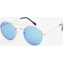 Okrągłe lustrzane okulary przeciwsłoneczne. Niebieskie okulary przeciwsłoneczne damskie Pull&Bear, okrągłe. Za 49,90 zł.