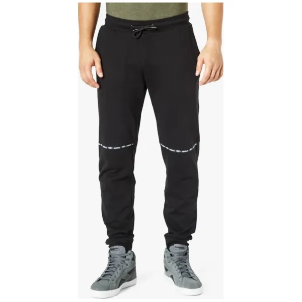 Umbro Spodnie Verdite , czarny, rozmiar XXL. Czarne spodnie męskie Umbro, xxl, bez wzorów, z bawełny, wizytowe. W wyprzedaży za 79,99 zł.
