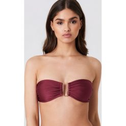 Stroje dwuczęściowe damskie: NA-KD Swimwear Błyszcząca góra bikini z metalowym detalem – Red